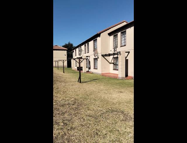2 BEDROOM APARTMENT FOR SALE IN ROODEPOORT WEST